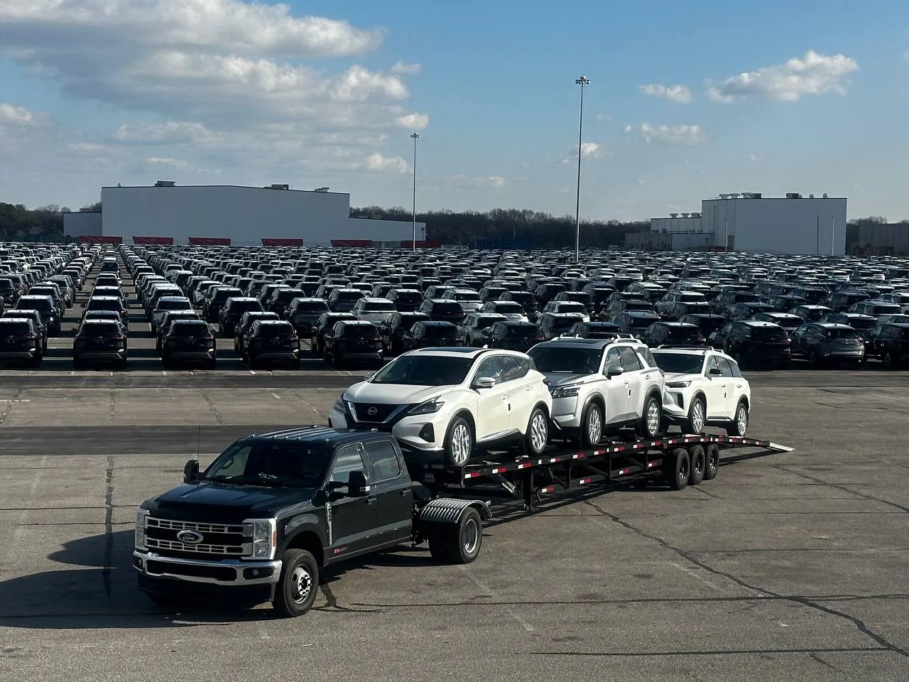 Car hauler truck on a US highway